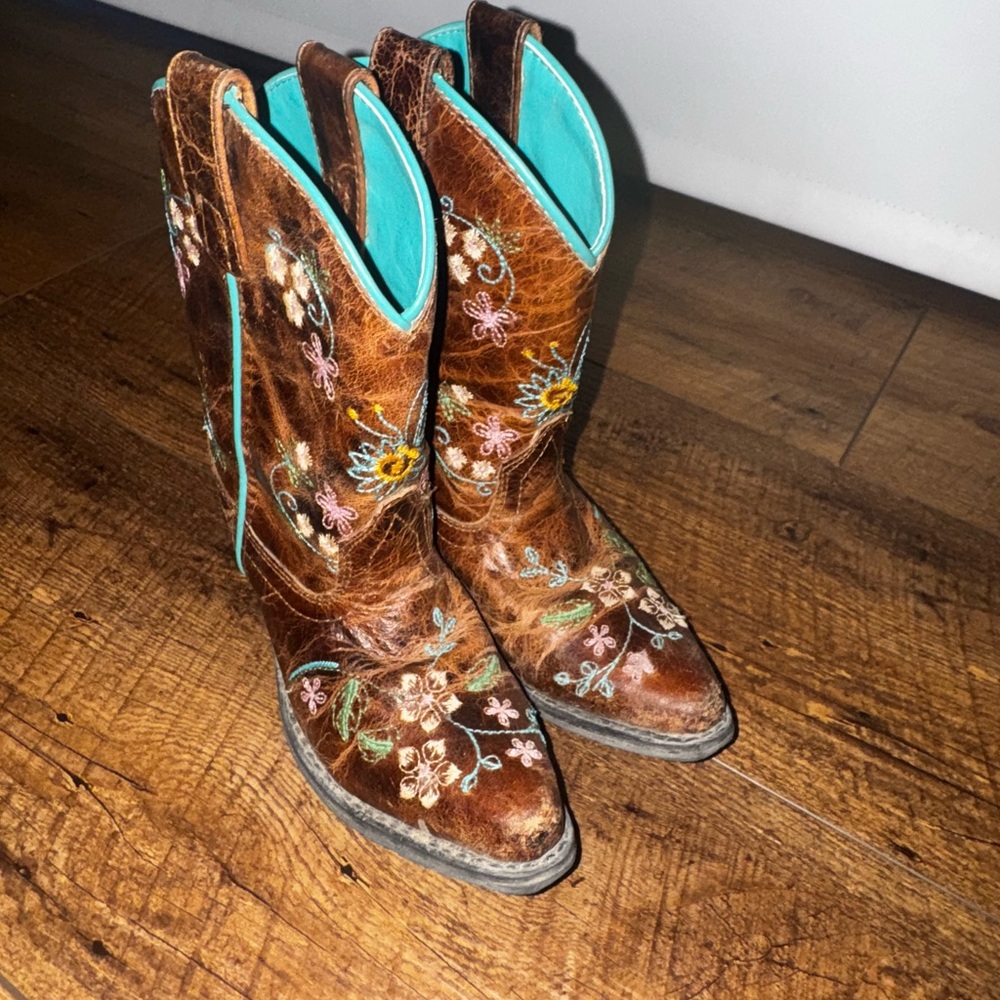 Embroidered Brown Western Boots